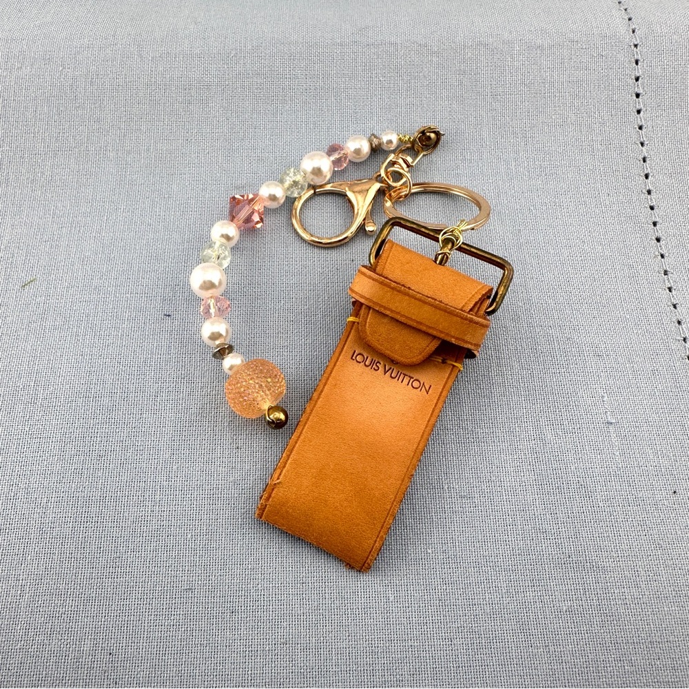 Louis Vuitton Tan Key Holder with Beaded Chain - Picture 5 of 5